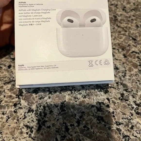 Apple AirPod Gen 3 - Picture 3 of 4